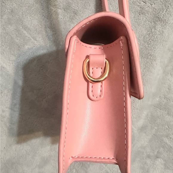 This‎ is a Truly x Barbie mini bag, a limited edition made of 100% leather - Picture 8 of 12